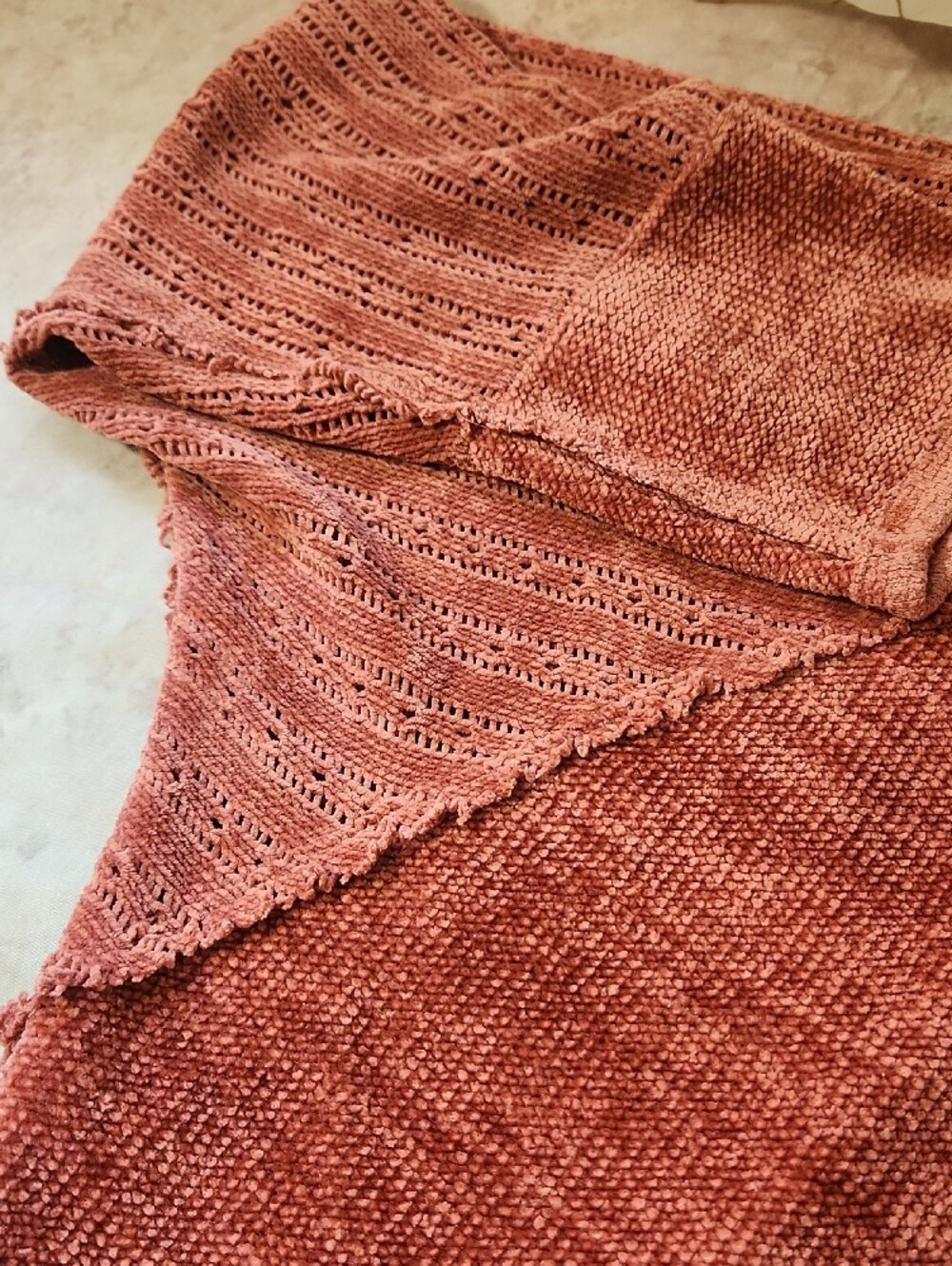 easel Rose Heathered Crewneck Sweater Wears Oversized. - Picture 3 of 9